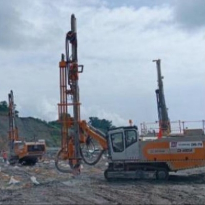 W pełni hydrauliczne podwozie gąsienicowe Zintegrowane wiertnice powierzchniowe DTH do wydobywania rud
