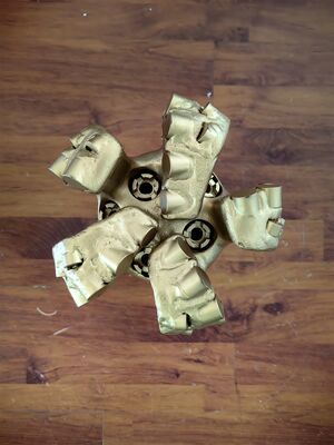 8 1/2-calowy wiertło udarowe PDC z 5 ostrzami do wiercenia studni wodnych z gwintem API REG