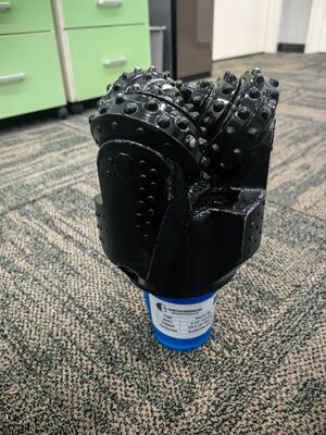 IADC637 6 1/2 cala wiertło trójskrzydłowe z wkładkami z węglika wolframu do wiercenia w twardych formacjach